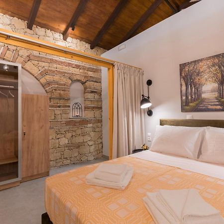 Casa Leone, Cosy Apartment Overlooking The Square Szpíli Kültér fotó
